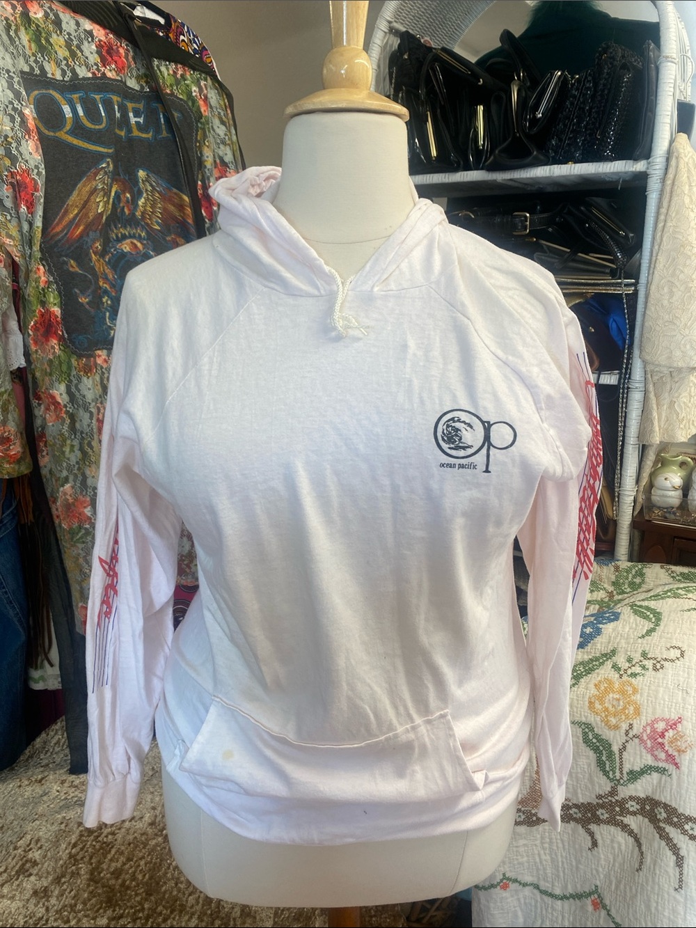 Ocean Pacific -vintage- pale pink teewith Blue, Pink & Black Surf print - Picture 1 of 12